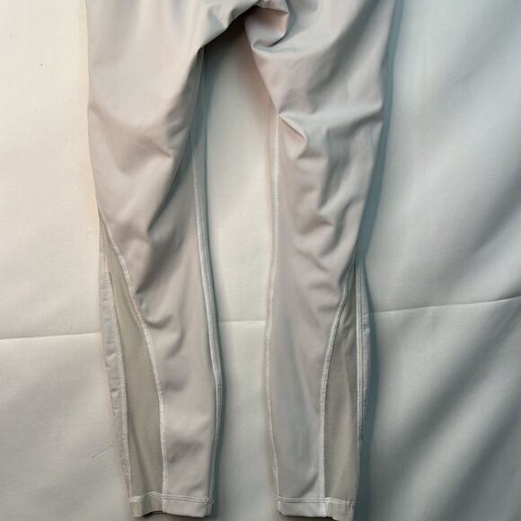 Lululemon Train Times White 7/8 length leggings with mesh accent. GUC size 6 - Picture 10 of 13